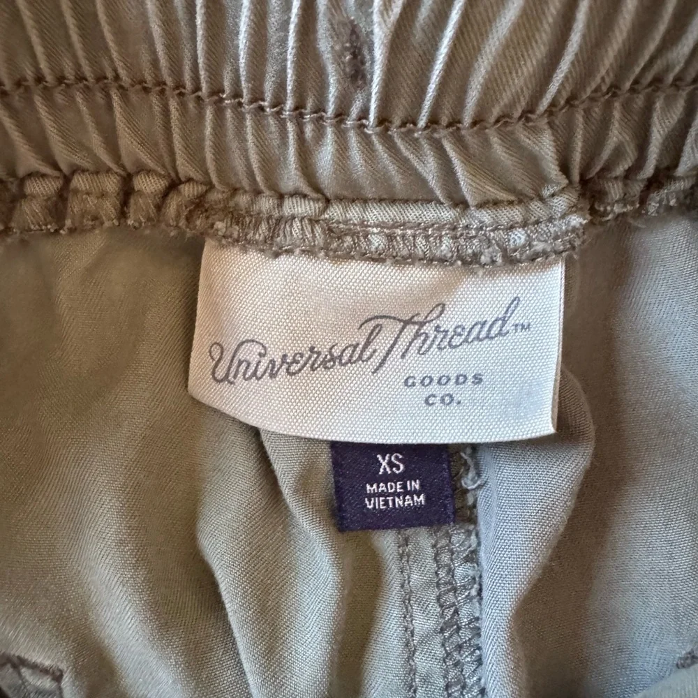 Universal Thread (2 PAIRS!) Size XS Women's Elastic-Waist utility Shorts - Picture 13 of 14
